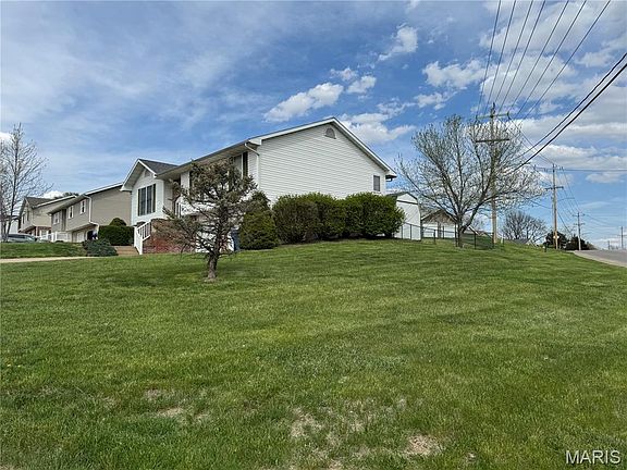 2nd image of 612 Clover Rd