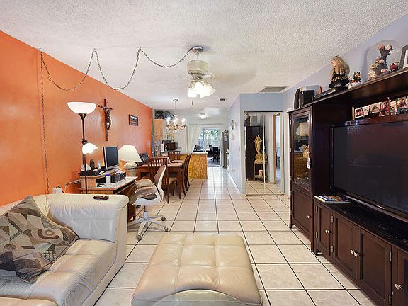 Home For Sale In VILLA DEL TRIO
