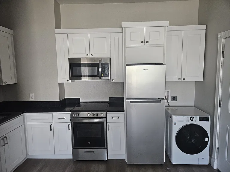 53 E Sherman St #10 — Photo 3