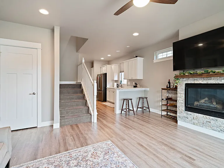 3083 Lori Ln — Photo 5