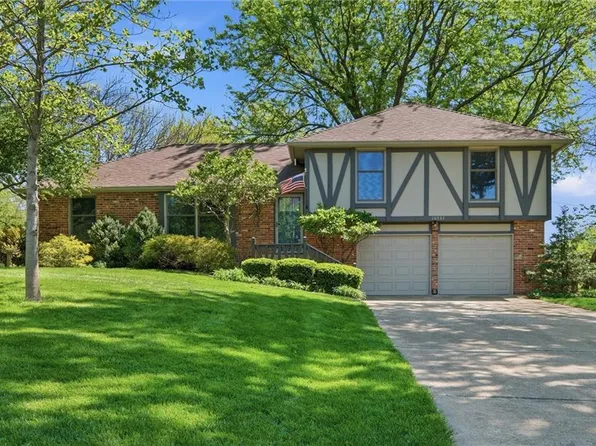 16537 Glenwood St, Stilwell, KS 66085