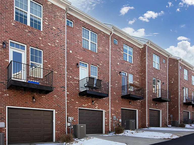9428 Kings Parade Blvd — Photo 3