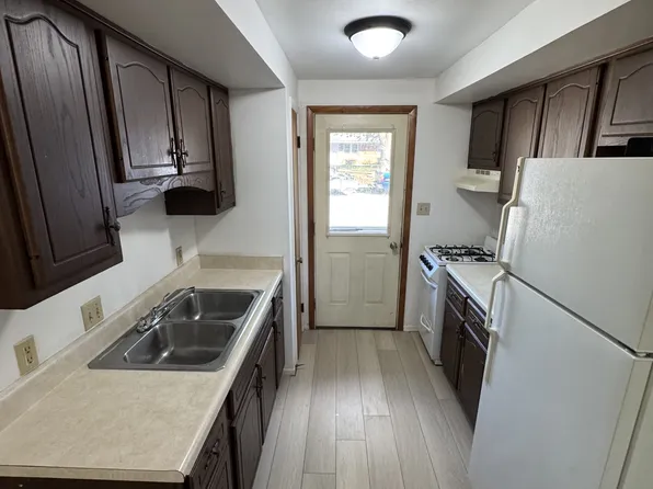 1627 Hartzell Rd, New Haven, IN 46774