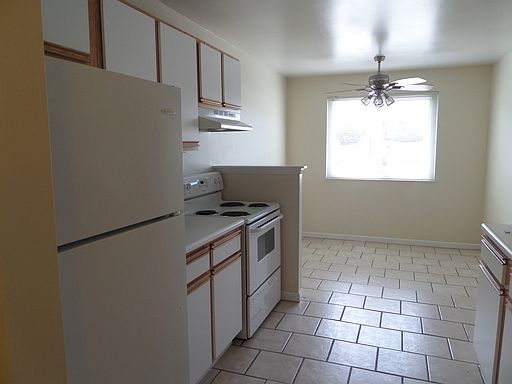 4th image of 30 Heffron Dr APT E