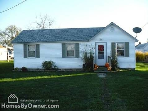 1st image of 305 E Oakley St