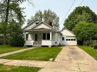 1709 Suncrist St, Midland, MI 48640