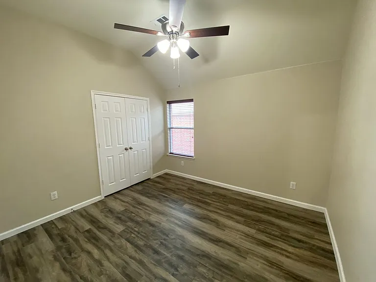 5668 Imperial Meadow Dr — Photo 30