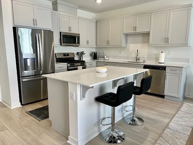 2 bed, 2.5 bath, 1083 sqft, $3,195 — Photo 3