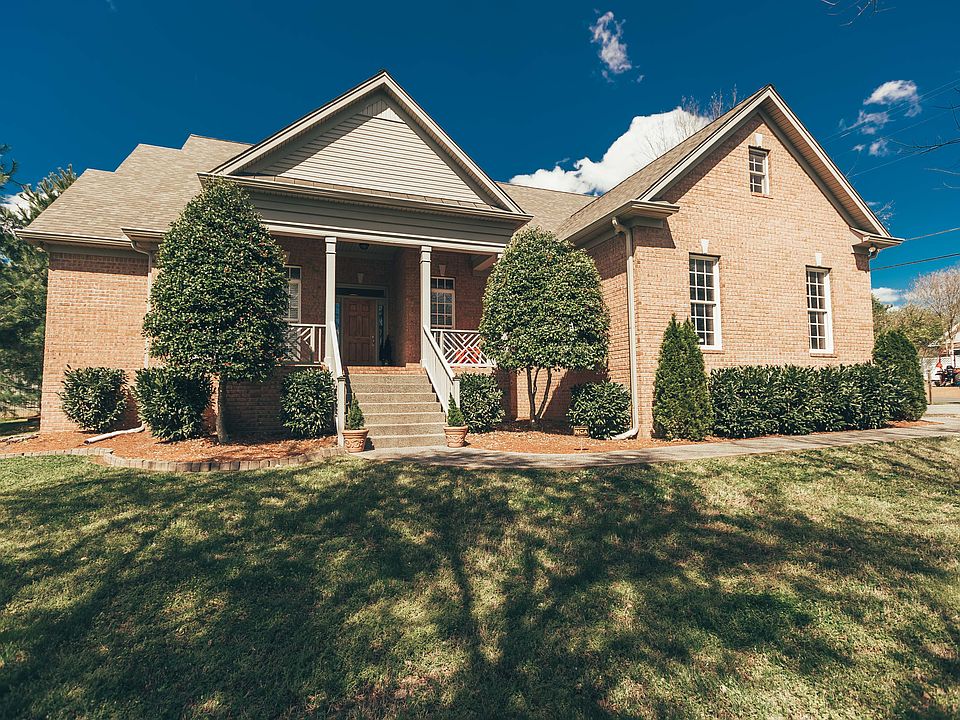 1st image of 101 Brookhaven Dr