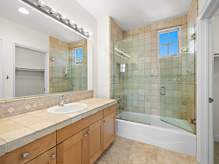 150 Sidney Bay Dr — Photo 28