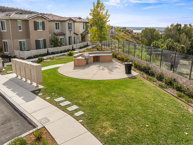 2612 Babaco St — Photo 37