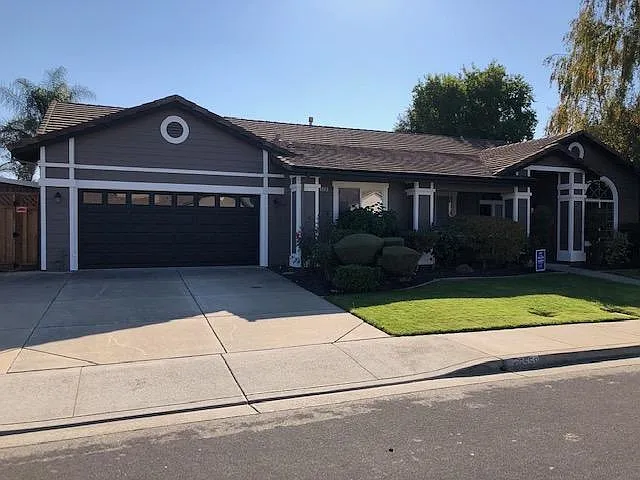 5559 Goldenrod Dr photo 1