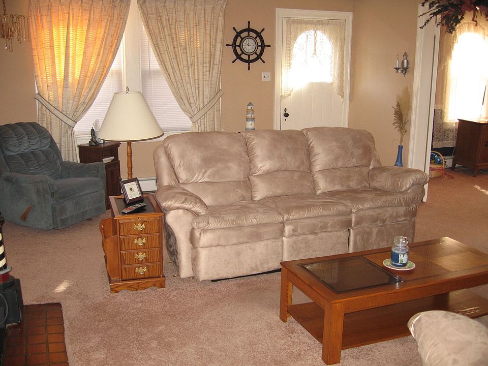 Living room  184"x 281"