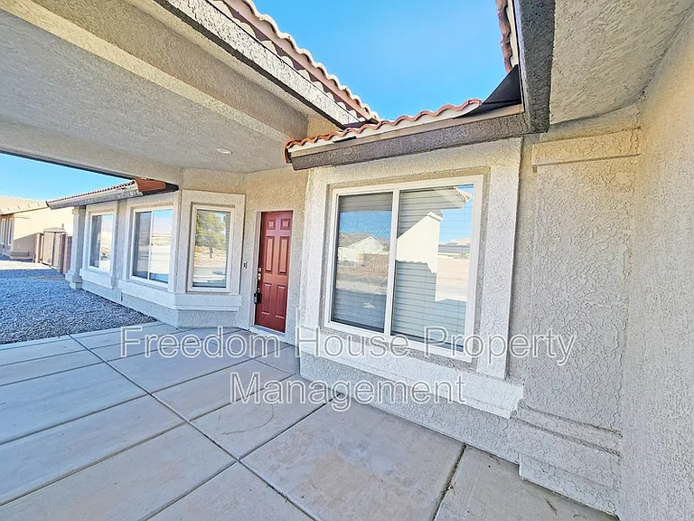 4591 Stoneham St — Photo 3