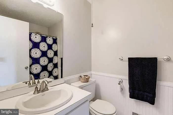 100 Elm Tree Ln — Photo 17