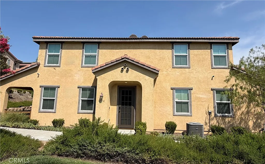 3 bed, 2.5 bath, 1731 sqft, $2,975 — Photo 2