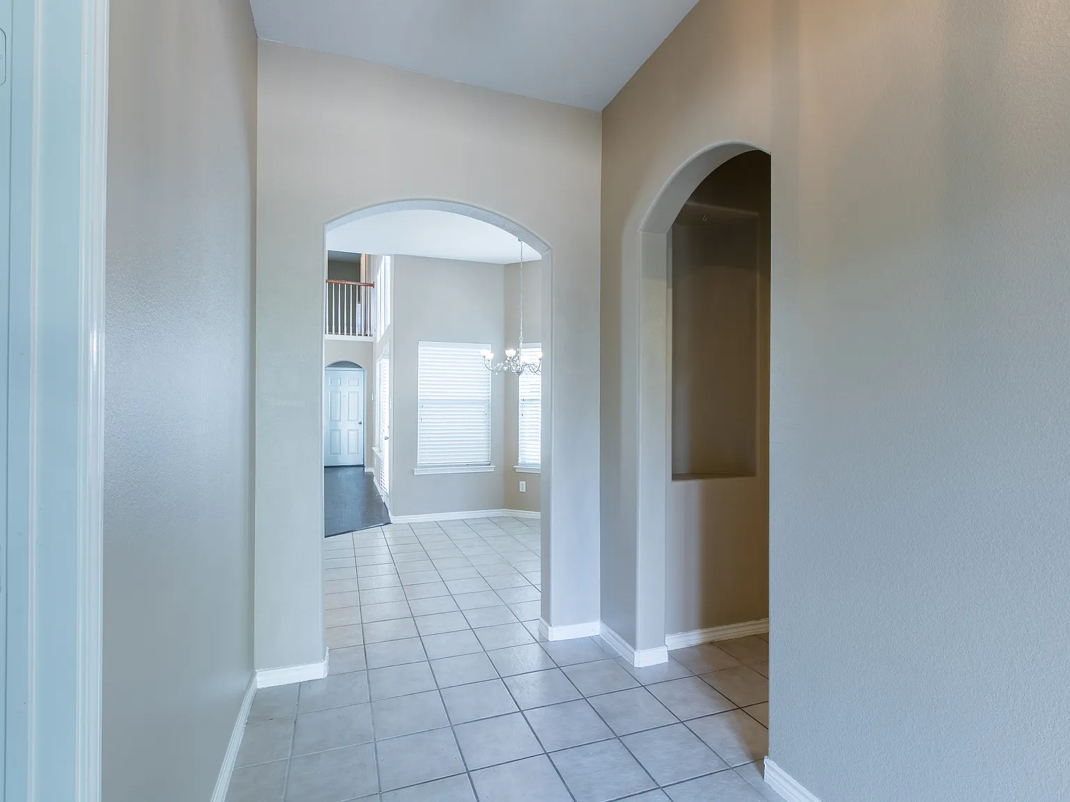 4 bed, 1759 sqft, $2,100 — Photo 2