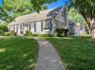 8317 Overbrook Rd, Leawood, KS 66206