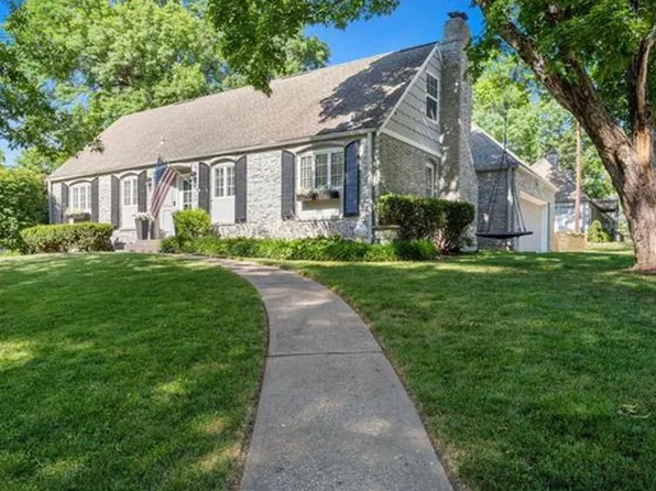 8317 Overbrook Rd, Leawood, KS 66206