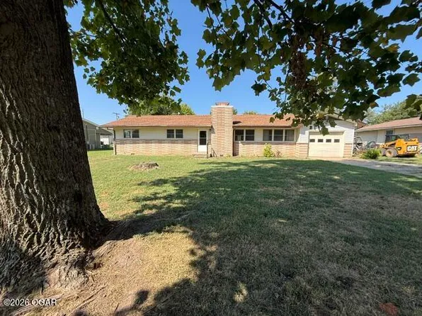 322 Crestwood Dr, Webb City, MO 64870