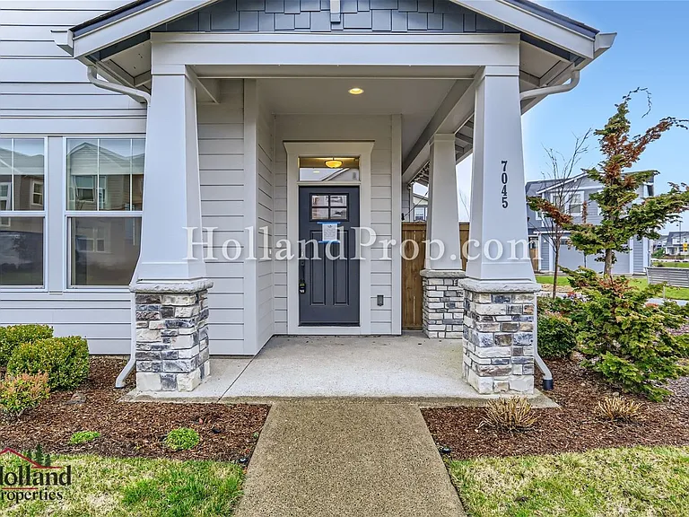 7045 SE Genrosa St — Photo 2
