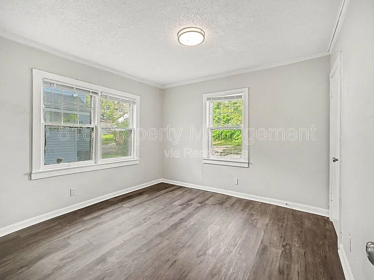 5114 Brooklyn Ave — Photo 6