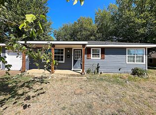 832 N Main St, Springtown, TX 76082