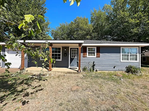 832 N Main St, Springtown, TX 76082