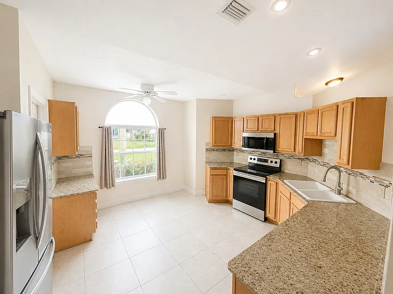 1549 SW Nervia Ave — Photo 4