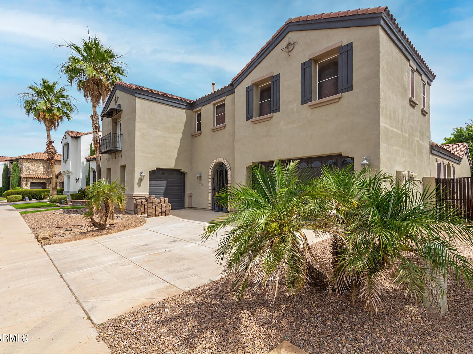 5 bed, 4332 sqft, $3,975 — Photo 2