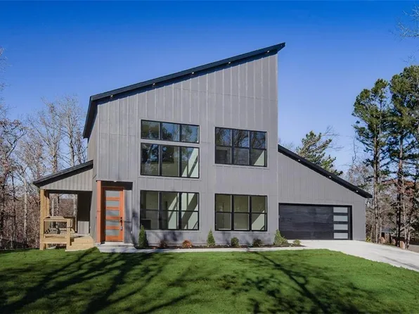 8 Cranfield Dr, Bella Vista, AR 72714
