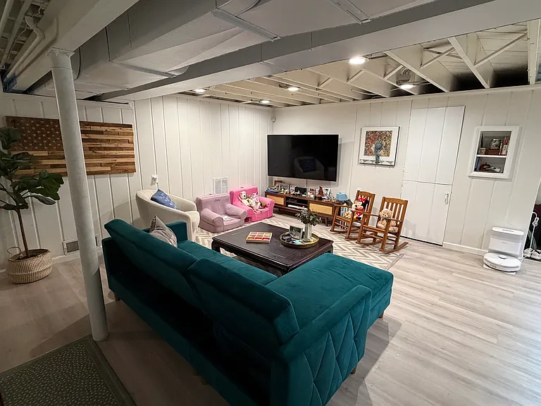 877 Patrick Henry Dr — Photo 12