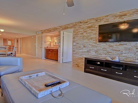 4th image of 406 Padre Blvd