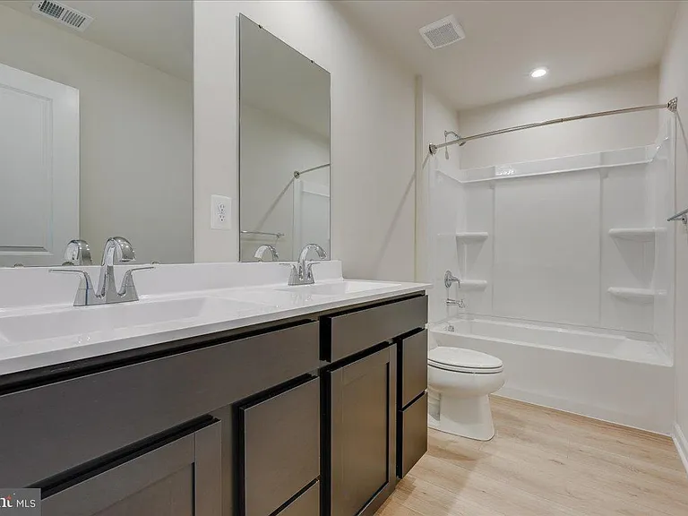 18045 South Village Dr — Photo 18