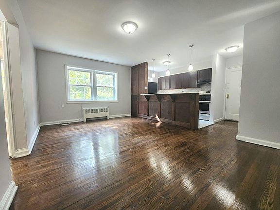 2nd image of 71 Forest Hill Pkwy APT 1F