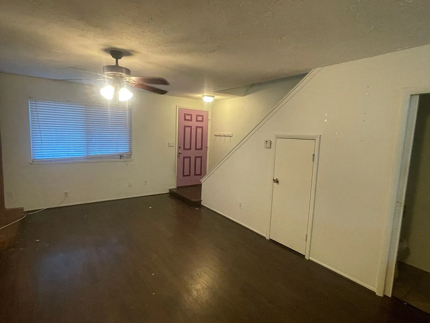 Beautiful Two Bedroom Home! End Unit! — Photo 3