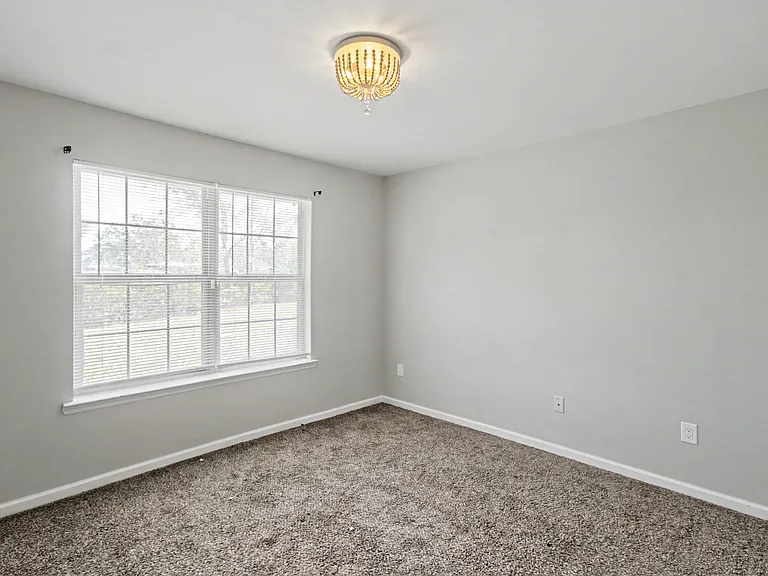 404 Clairemore Cir — Photo 22