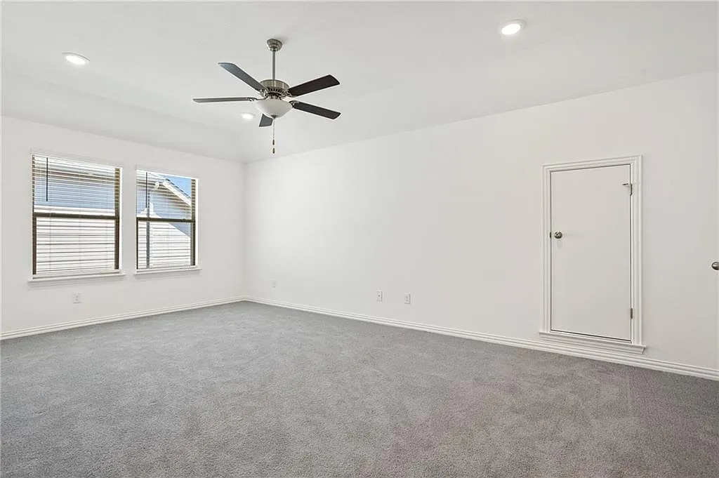 4 bed, 3.5 bath, 3070 sqft, $2,799 — Photo 4