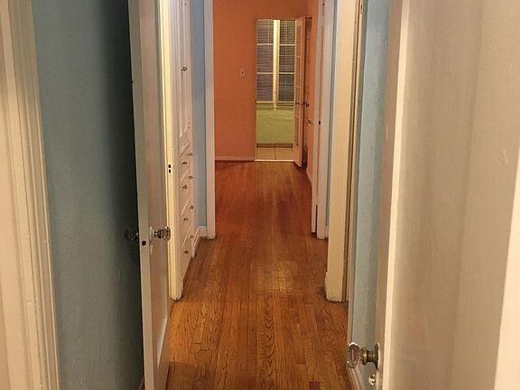 5th image of 5966 1/2 Lexington Ave