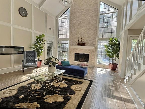 3rd image of 2511 Woodvale Dr