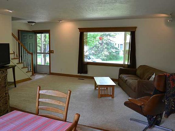 5th image of 1331 E Daisy Ln