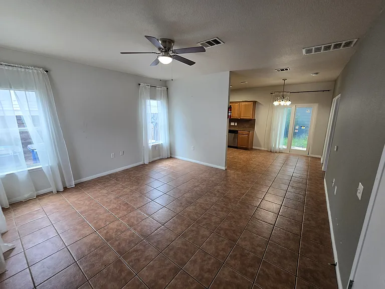 1604 Singleton Ave — Photo 3