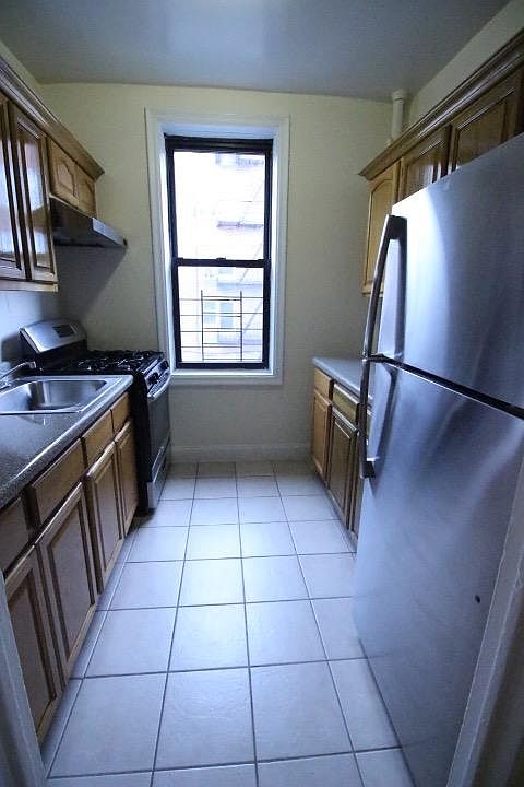 2nd image of 354 E Mosholu Pkwy S APT 1G