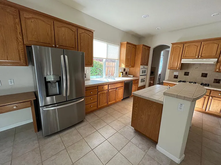 2094 Dorrington Dr — Photo 6