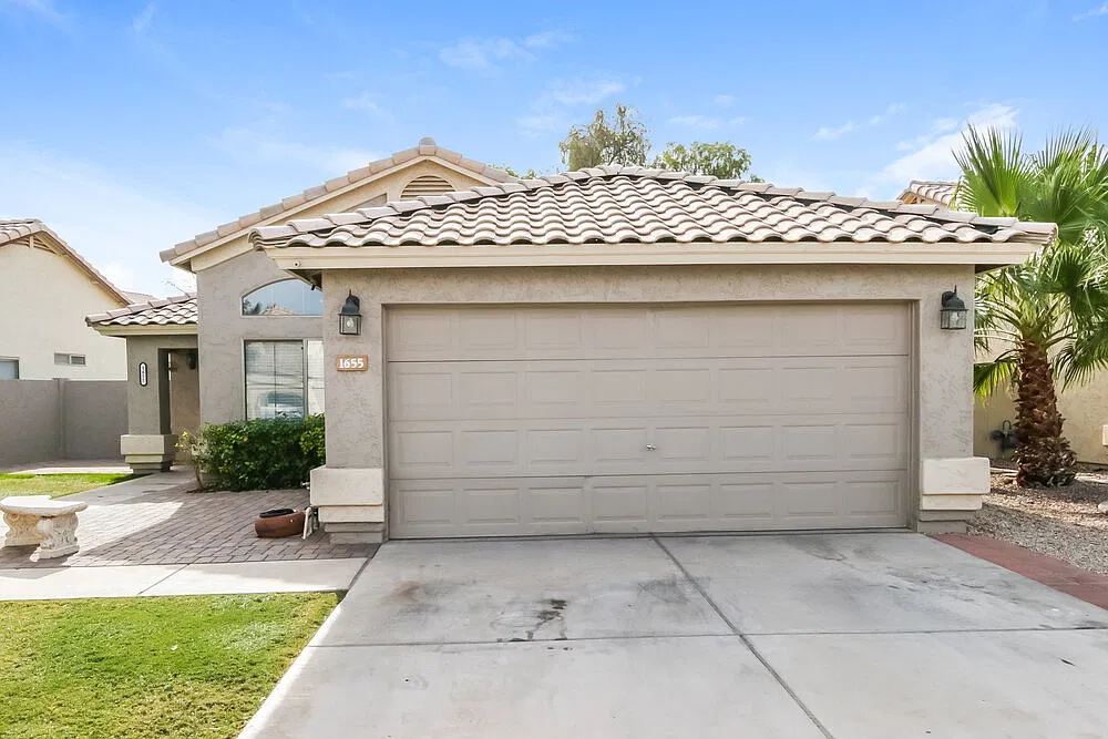 3 bed, 2.0 bath, 1248 sqft, $2,055 — Photo 1