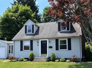 300 Chapmans Ave, Warwick, RI 02886