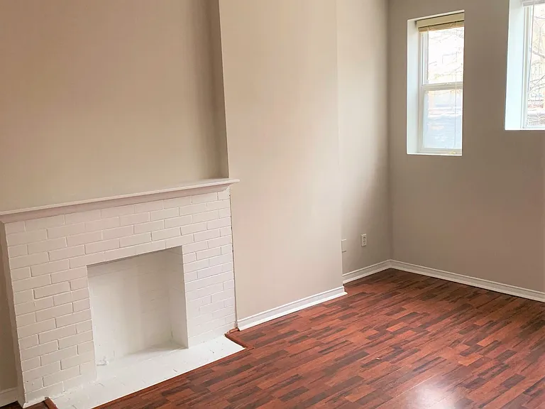 414 Jarvis St — Photo 8