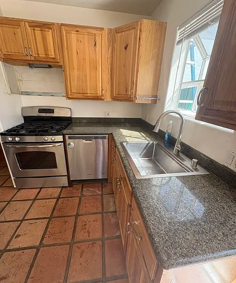 2334 Virginia Ave — Photo 20