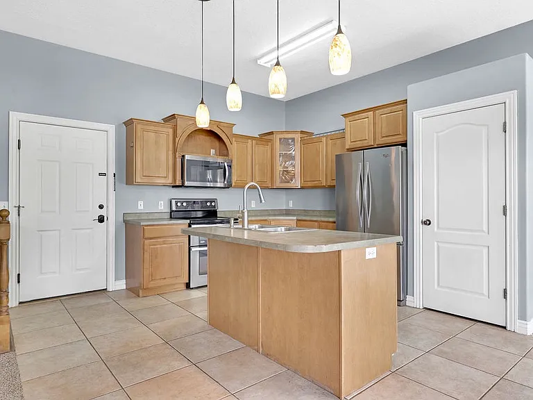 2093 E View Dr — Photo 7