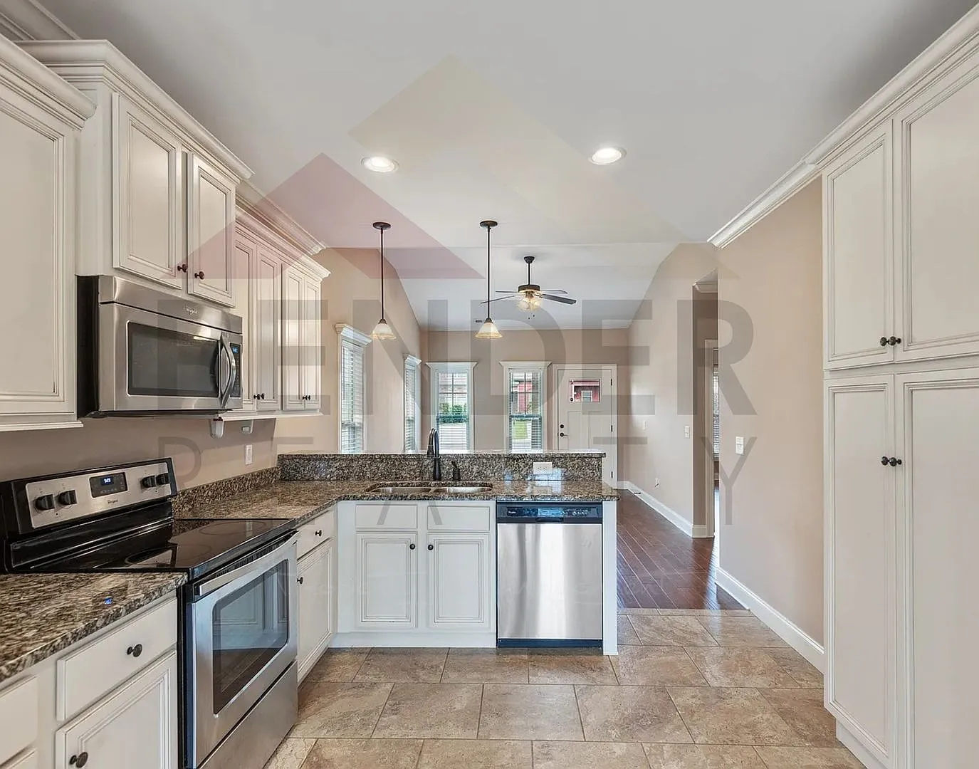 Gorgeous Fourplex Home - End Unit — Photo 3